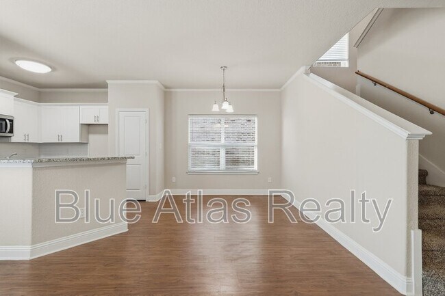 Building Photo - 268 Castleridge Dr