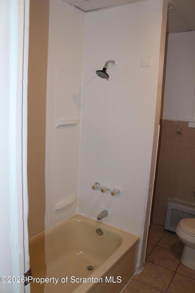 Building Photo - 715 Moosic St