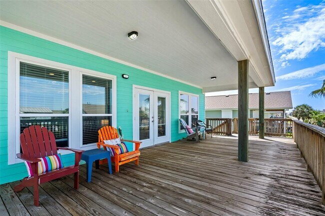 Building Photo - 3923 Reeves Dr