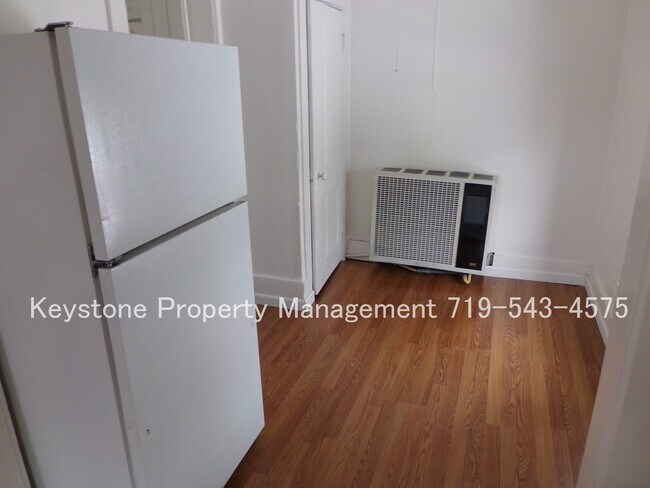 Building Photo - $365 Off Move-in Special!  Centrally Located Apartment - 1 BD/1 Bath $725/$725