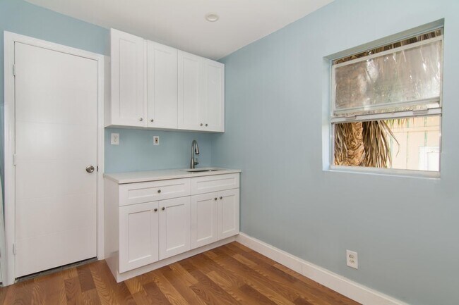 Building Photo - 815 6th St