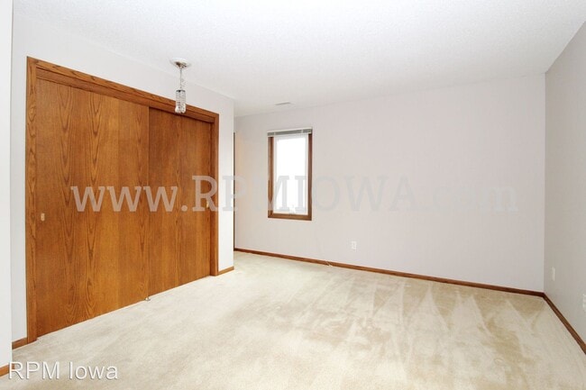 Building Photo - 9309 Sandler Dr