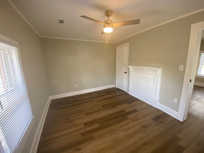 Building Photo - AVAILABLE TO SHOW!!!