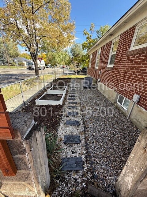 Building Photo - NO DEPOSIT option available for qualified renters!