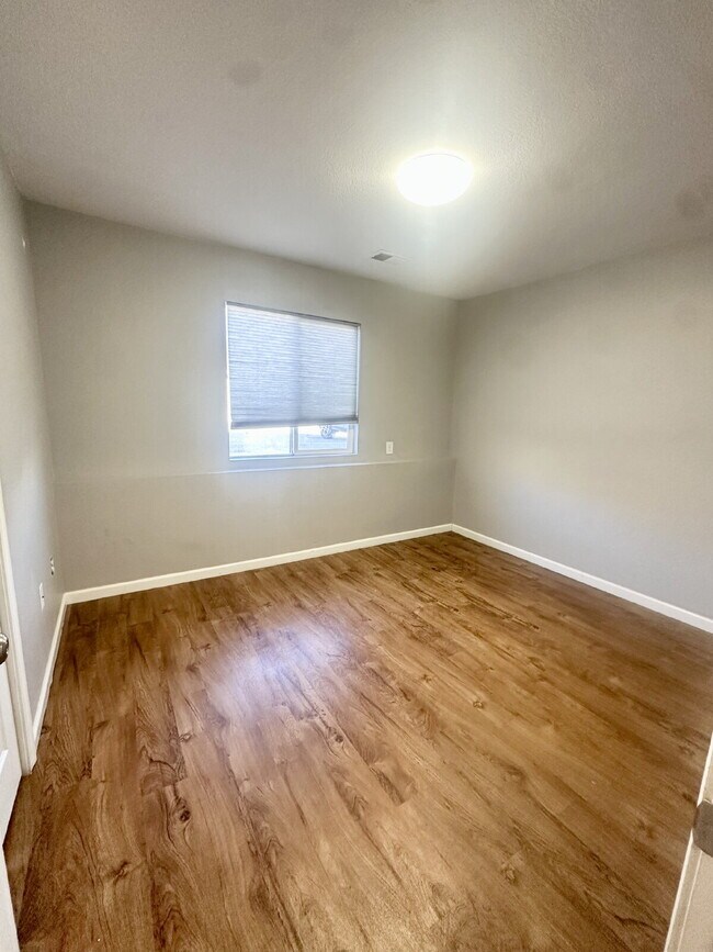 Building Photo - 216 Country West Rd