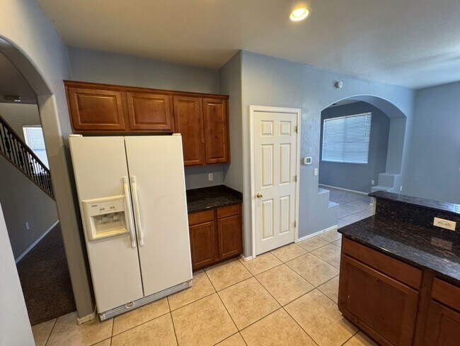 Building Photo - 467 E Calle De Ocaso