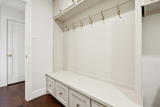 Building Photo - 16806 Hunters Point Dr