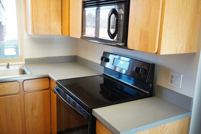 Building Photo - 5113 S Emporia Way