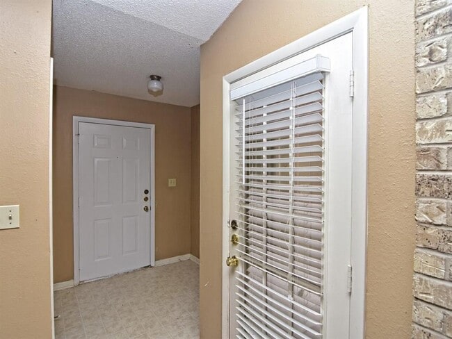 Building Photo - 3404 Blumie St