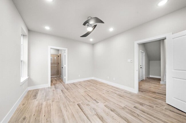 Building Photo - 228 W 28th St