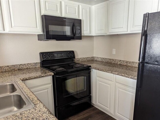 Building Photo - Bright spacious condo near Sunrise Mountain