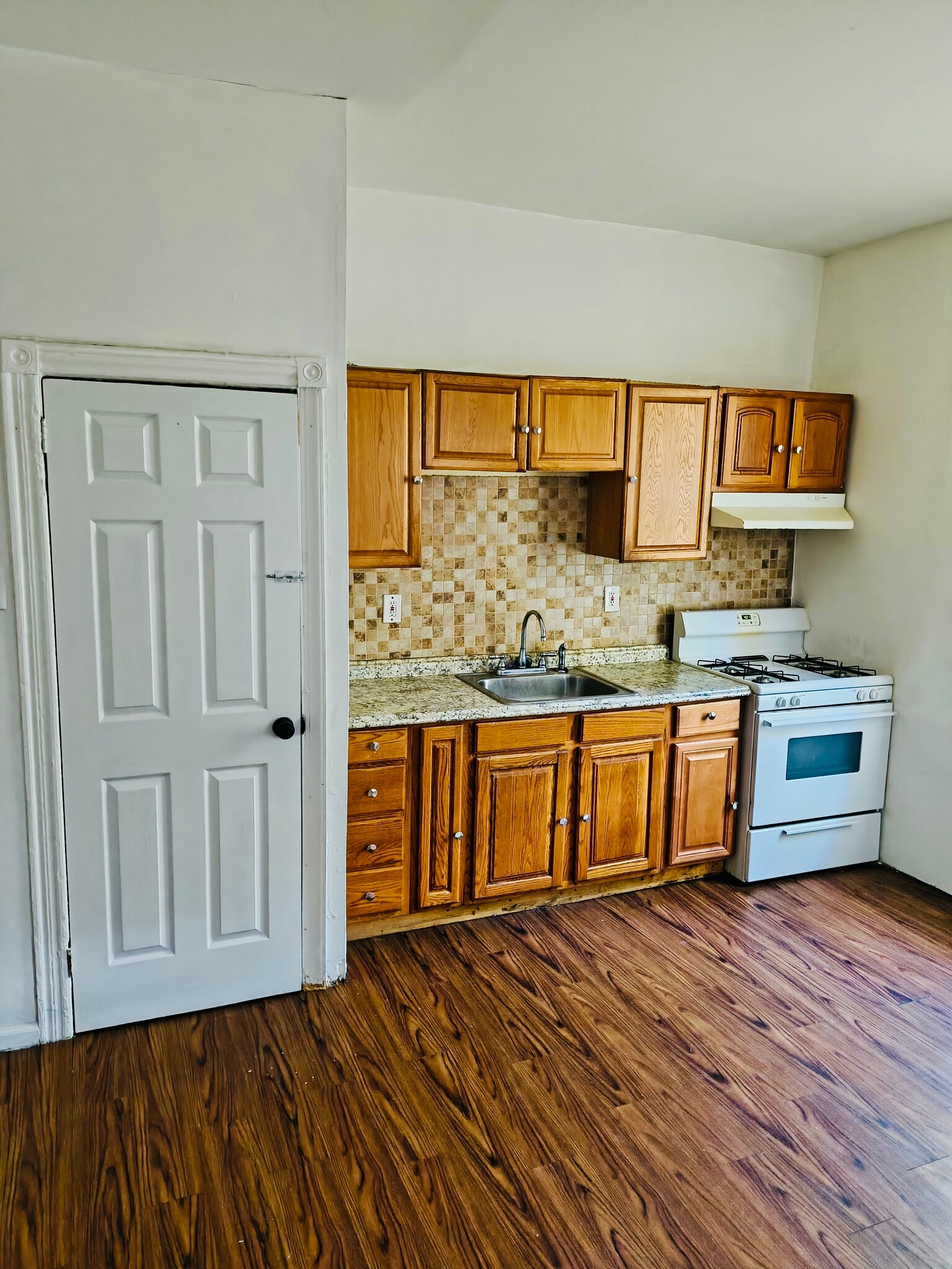 Building Photo - 124 W Sylvania St