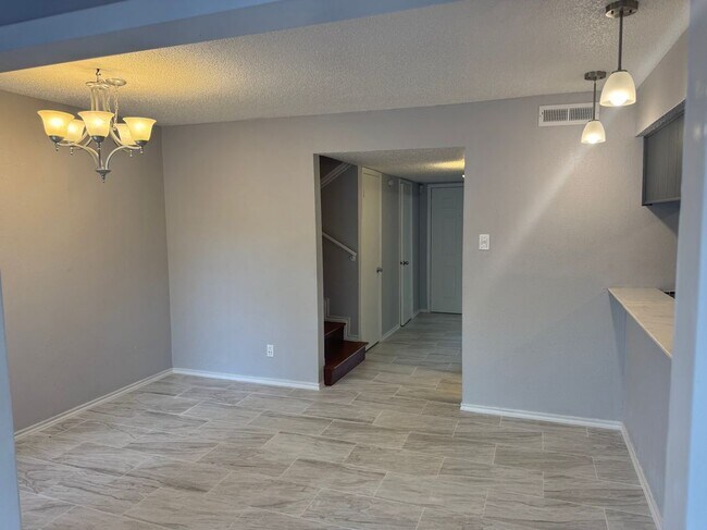 Building Photo - 312 Valley Park Dr
