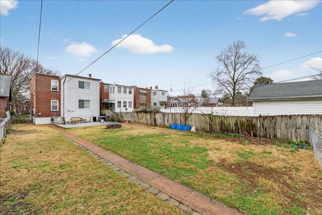 Building Photo - 4621 Quincy St