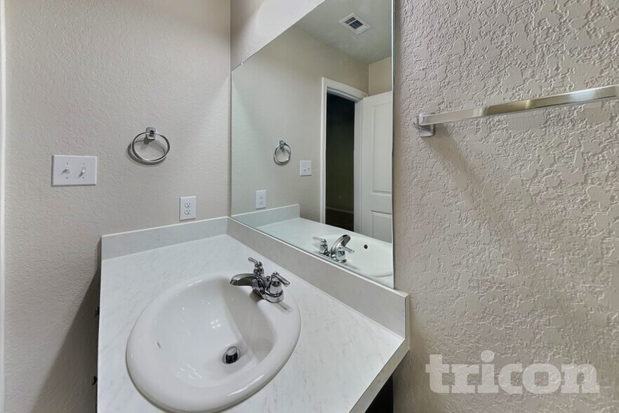 Building Photo - 8518 Amistad Cove