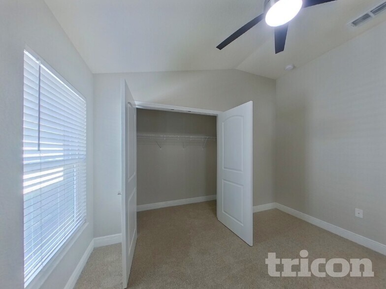 Building Photo - 387 Buchannan Dr