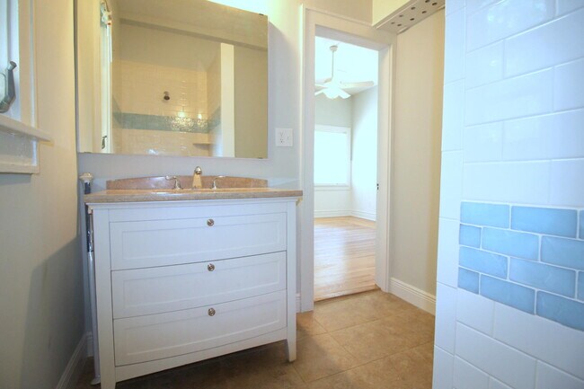 Building Photo - 301 S Palmway