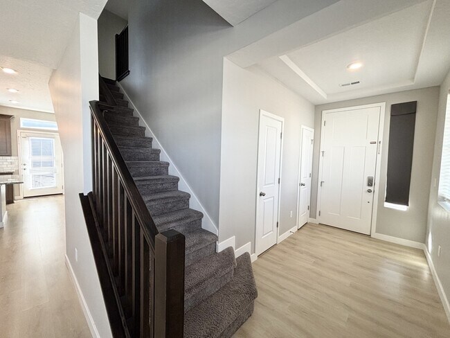 Building Photo - A - 153 E Brushy Canyon St - 1