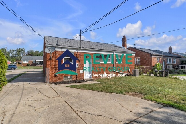 Building Photo - 27629 Windsor St