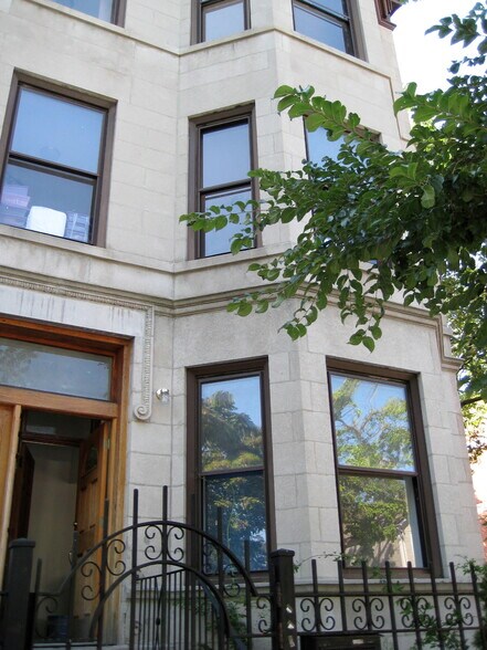 Primary Photo - 1656 N Talman Ave