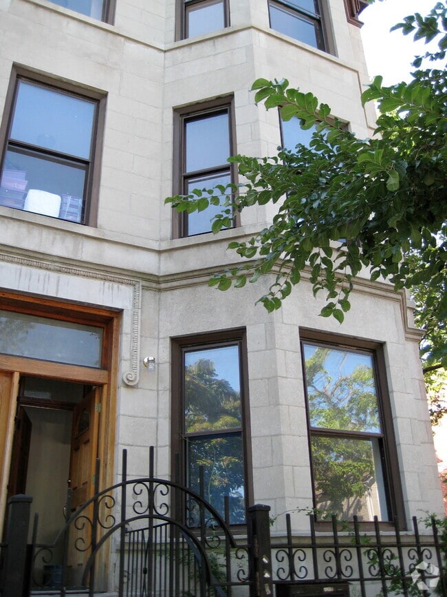 Building Photo - 1656 N Talman Ave