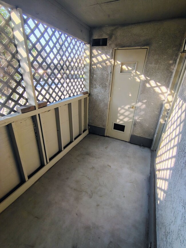 Building Photo - Move In Before the Holidays