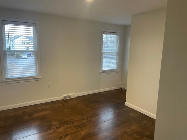 Building Photo - 6 St John Ln