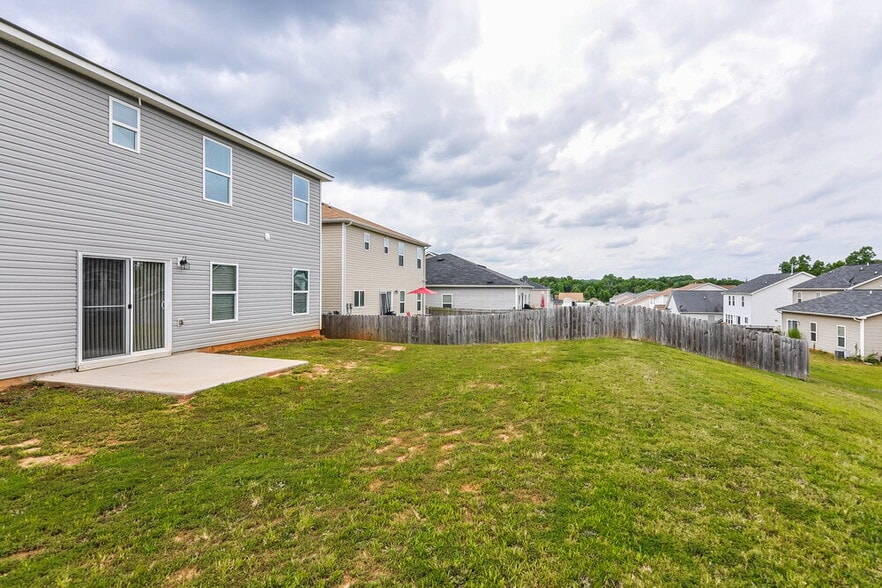 Building Photo - 440 Kerriann Ln