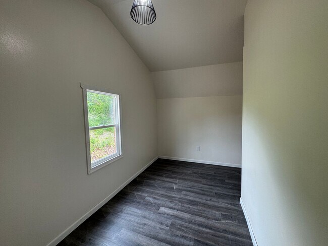 Building Photo - Cozy Tiny Home In Waynesville, MO to include utilities and WIFI!