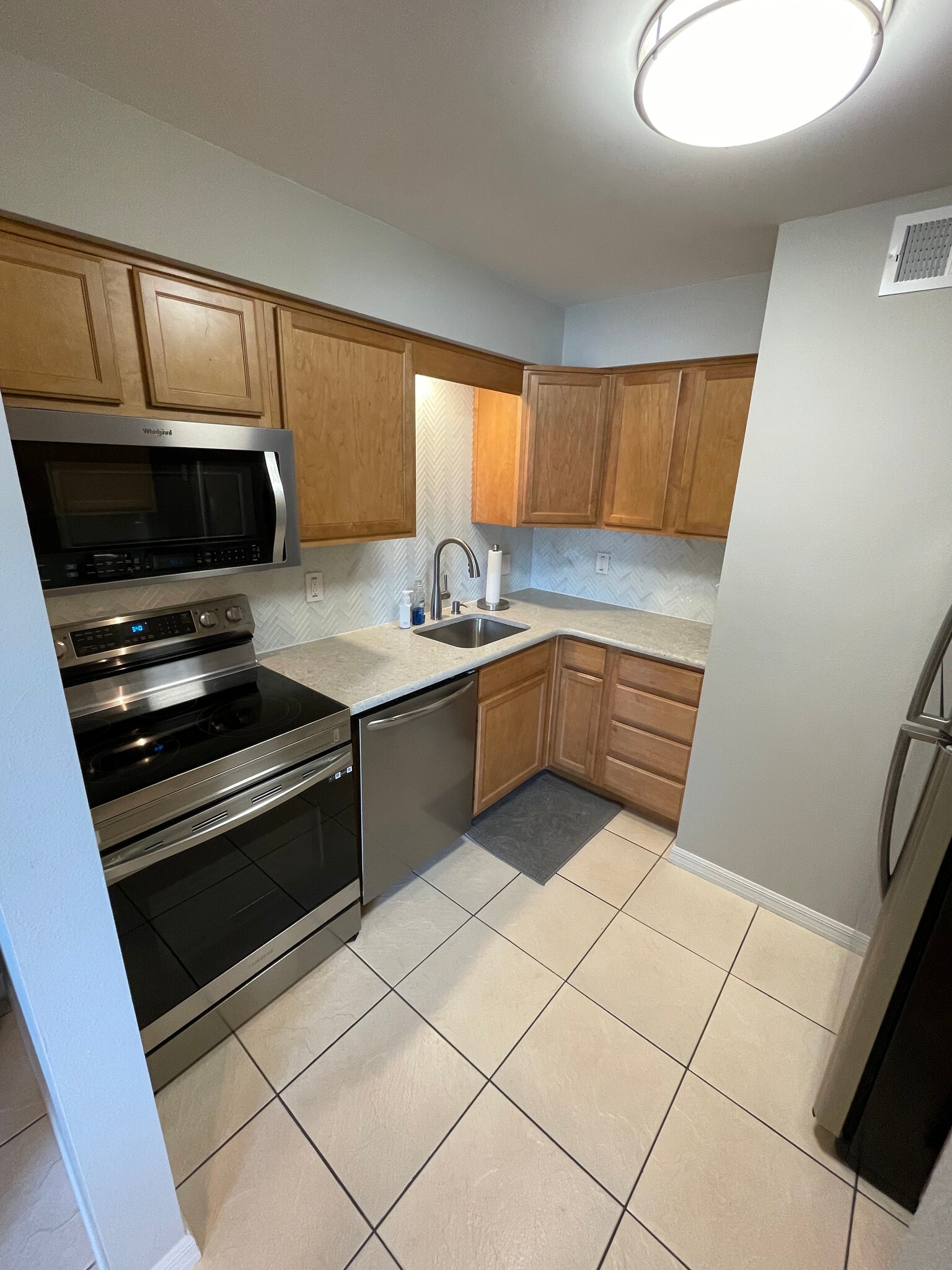 Kitchen - 1650 Via de Luna Dr