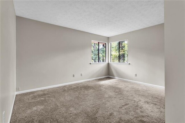 Building Photo - 3040 Clearbrook Dr