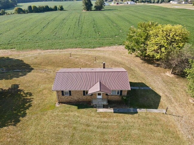 Building Photo - 3BR/2BA Home in Springfield surrounded by ...