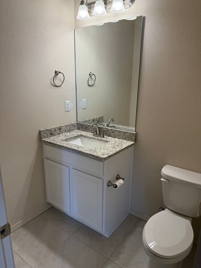 Building Photo - AMAZING CUSTOM HOME IN MARIPOSA