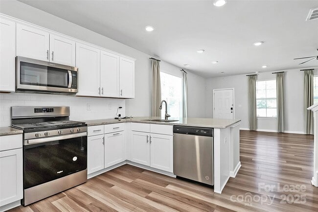 Building Photo - 720 Herlong Ave