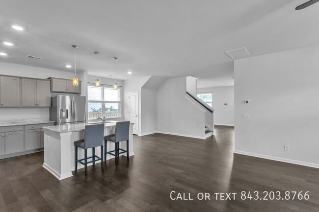 Building Photo - 237 Oak View Way