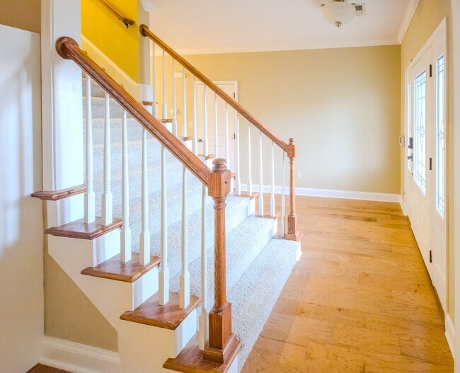 Building Photo - Knoxville 37931 - 4 bedroom 2.5 bath - call Ryan Fogarty 865-333-4840