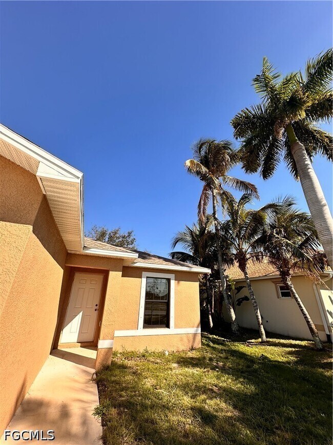 Building Photo - 3831 Chiquita Blvd S