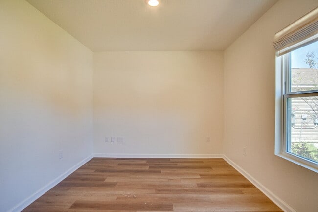 Building Photo - 3-Bed, 2-Bath Modern Home in Prime Locatio...