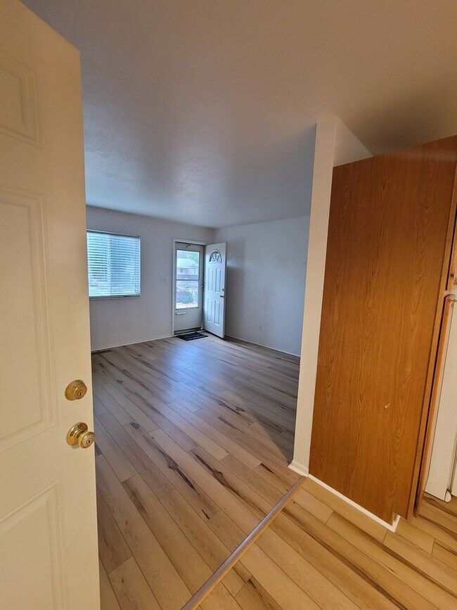 Building Photo - $1665 | 3BR/1BA | Spacious 3 Bedroom Home for Rent in Southeast Colorado Springs