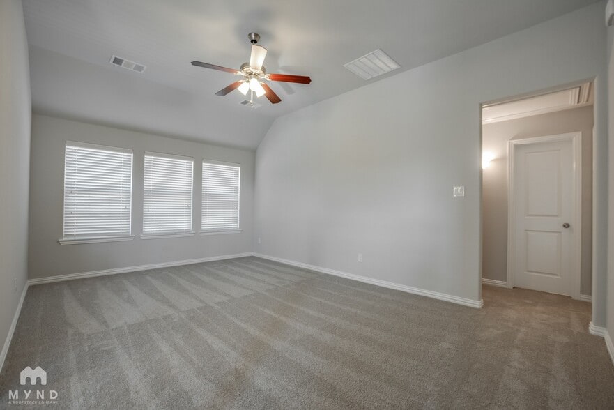 Building Photo - 133 Knight of Realm Blvd