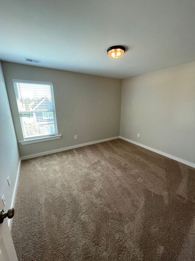 Building Photo - Home for Rent in Calera, AL!!! Available to View with 48 Hour Notice!!!