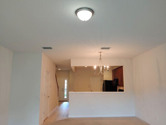 Building Photo - Wolf Creek Townhome