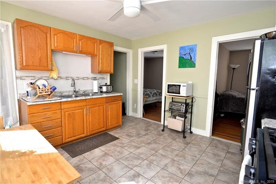 Building Photo - 85 Kneen St