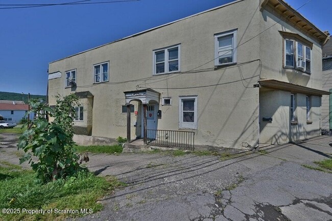 Building Photo - 625 Main St