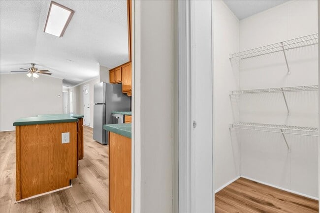 Building Photo - 2 Bedroom 2 Bathroom Home