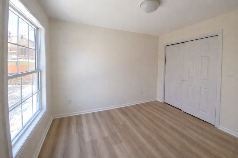 Building Photo - 381-383 S 6th St