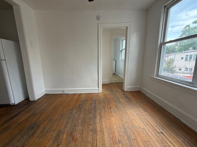 Building Photo - 4515 N Hamlin Ave