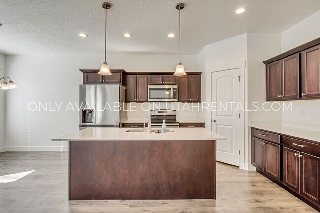 Building Photo - 297 W 490 N