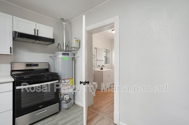 Building Photo - 815 John St