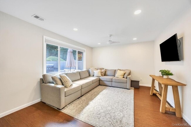 Building Photo - 234A Springmeadow Dr